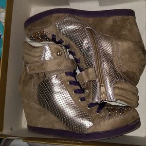 Vera Wang Princess Tan and plum wedges Size 9